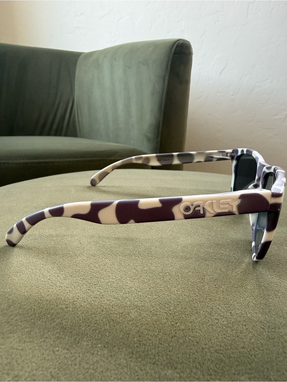 Collectors Oakley Frogskins in limited-edition Dalmatian - Picture 4 of 6
